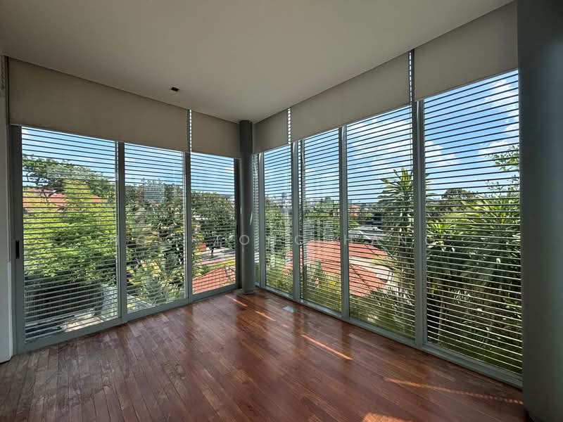 Hilltop bungalow with beautiful view Detached House For Sale at S$ 20,000,000 | PropertyGuru Singapore - View