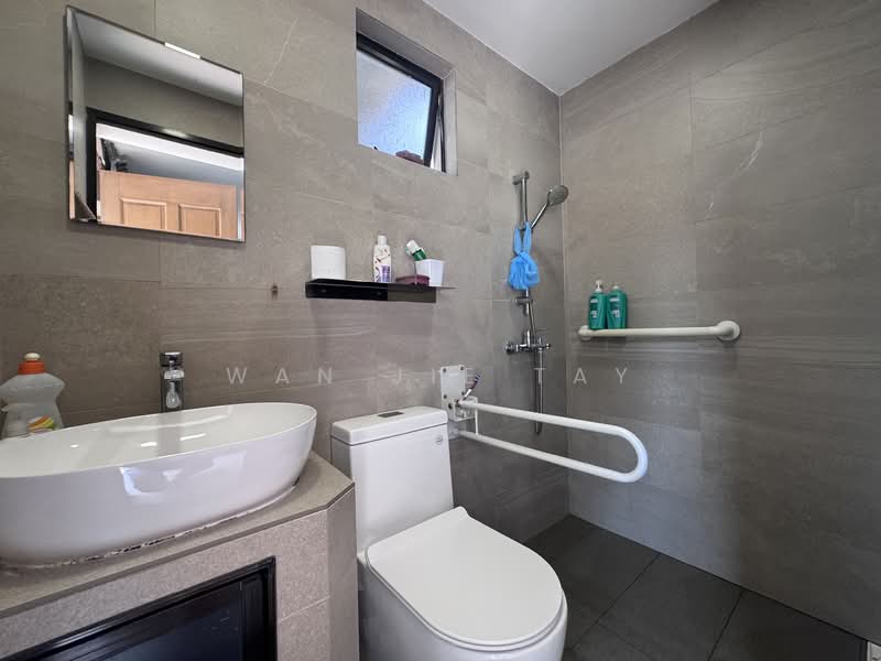 999 yrs Single Storey Corner Terrace Regular Land Plot @ Serangoon Gardens Corner Terrace For Sale at S$ 4,900,000 | PropertyGuru Singapore - Bathroom