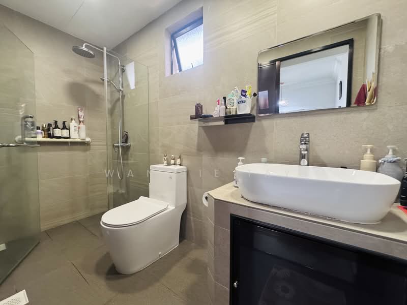 999 yrs Single Storey Corner Terrace Regular Land Plot @ Serangoon Gardens Corner Terrace For Sale at S$ 4,900,000 | PropertyGuru Singapore - Bathroom