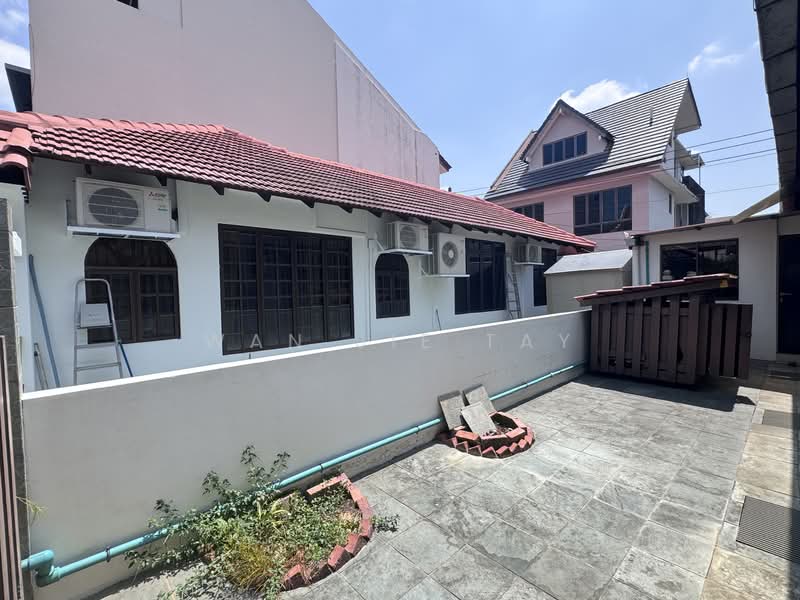 999 yrs Single Storey Corner Terrace Regular Land Plot @ Serangoon Gardens Corner Terrace For Sale at S$ 4,900,000 | PropertyGuru Singapore - Exterior