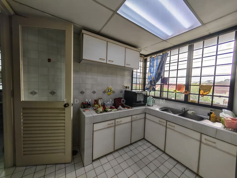 Bullion Park Condominium For Sale at S$ 1,880,000 | PropertyGuru Singapore - Kitchen