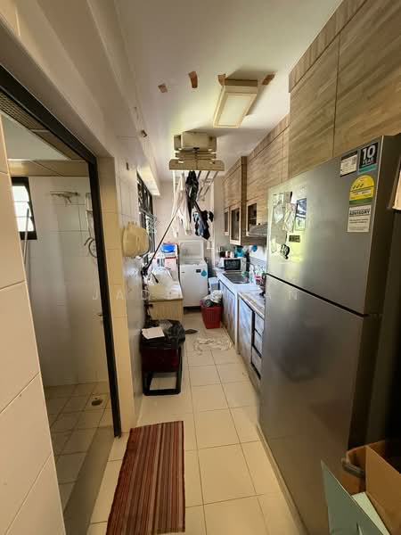 499B Tampines Avenue 9 HDB Flat For Sale at S$ 398,000 | PropertyGuru Singapore - Kitchen