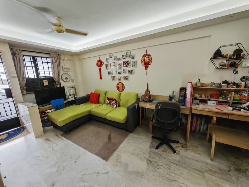 231 Jurong East Street 21 HDB Flat For Sale at S$ 420,000 | PropertyGuru Singapore - Living Room