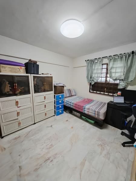 231 Jurong East Street 21 HDB Flat For Sale at S$ 420,000 | PropertyGuru Singapore - Bedroom
