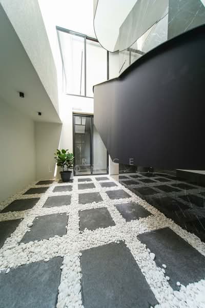 ❤️ Designer Brand New Bungalow in Holland Grove Park ❤️ Grace 8.4.8.2.9.8.6.8. Detached House For Sale at S$ 18,800,000 | PropertyGuru Singapore - Entrance