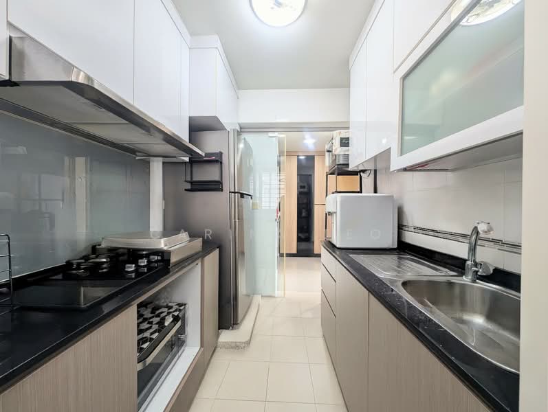 10A Boon Tiong Road HDB Flat For Sale at S$ 958,888 | PropertyGuru Singapore - Kitchen