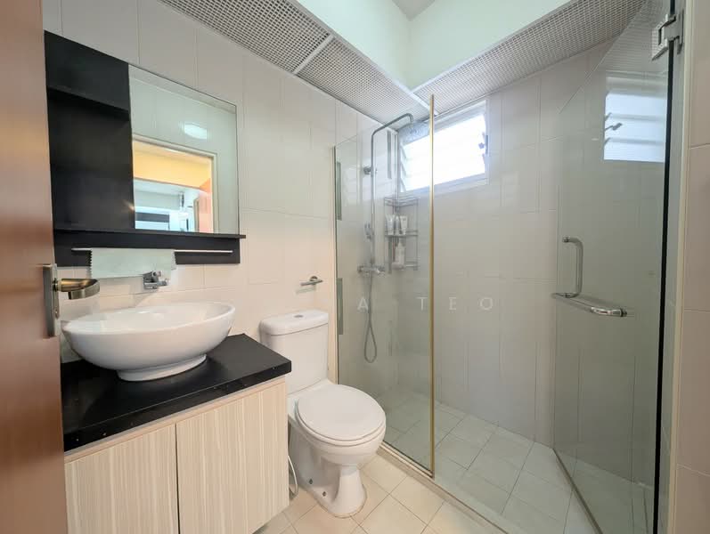 10A Boon Tiong Road HDB Flat For Sale at S$ 958,888 | PropertyGuru Singapore - Bathroom