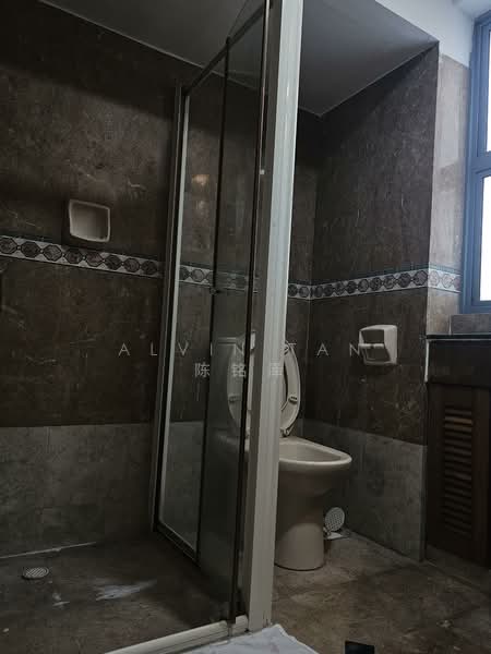 Aquarius By The Park Condominium For Sale at S$ 1,880,000 | PropertyGuru Singapore - Bathroom