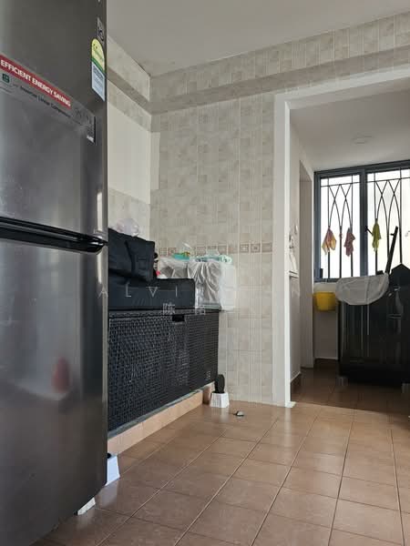 Aquarius By The Park Condominium For Sale at S$ 1,880,000 | PropertyGuru Singapore - Kitchen