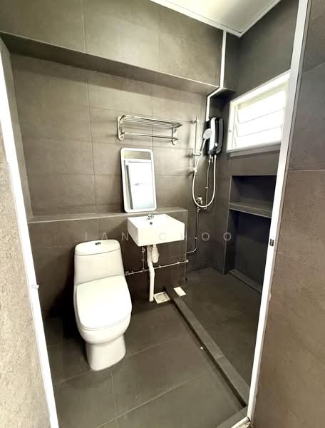 766 Pasir Ris Street 71 HDB Flat For Sale at S$ 725,000 | PropertyGuru Singapore - Bathroom