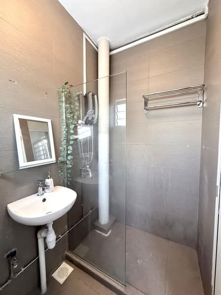 766 Pasir Ris Street 71, 766 Pasir Ris Street 71, 3 Bedrooms, 1,367 sqft, HDB Flat For Sale, by Ian Choo, 500089012 - Bathroom - PropertyGuru.com.sg
