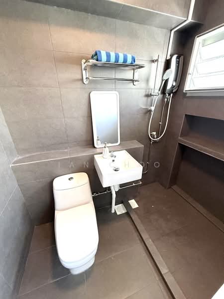 766 Pasir Ris Street 71, 766 Pasir Ris Street 71, 3 Bedrooms, 1,367 sqft, HDB Flat For Sale, by Ian Choo, 500089012 - Bathroom - PropertyGuru.com.sg