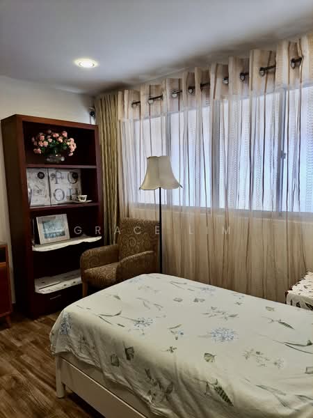 218 Tampines Street 24, 218 Tampines Street 24, Room Rental, 120 sqft, HDB Flat For Rent, by Grace Lim, 500089021 - Bedroom - PropertyGuru.com.sg