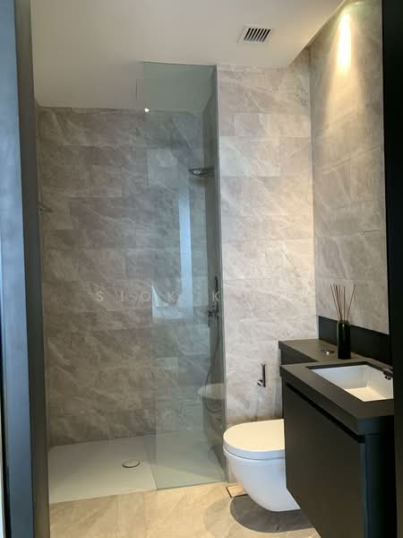 OUE Twin Peaks Condominium For Sale at S$ 1,313,300 | PropertyGuru Singapore - Bathroom