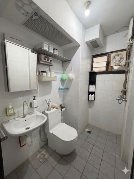 28C Dover Crescent HDB Flat For Sale at S$ 1,200,000 | PropertyGuru Singapore - Bathroom