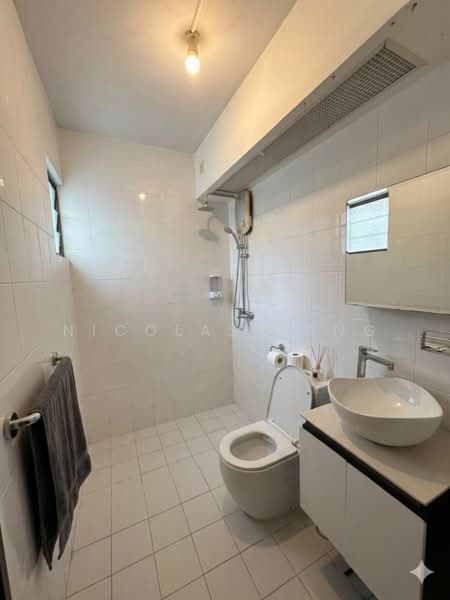 28C Dover Crescent HDB Flat For Sale at S$ 1,200,000 | PropertyGuru Singapore - Bathroom