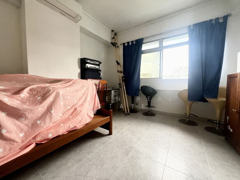 367 Woodlands Avenue 5 HDB Flat For Sale at S$ 850,000 | PropertyGuru Singapore - Bedroom