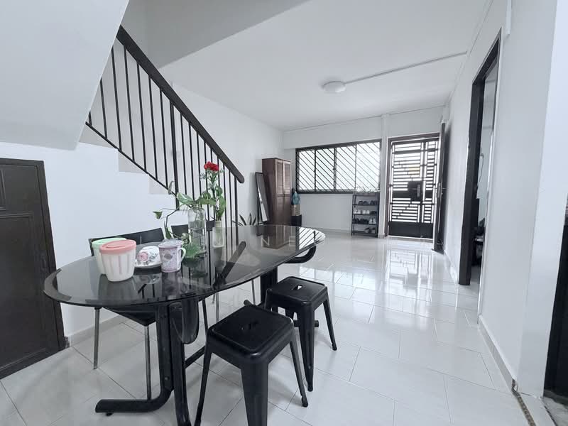 714 Jurong West Street 71 HDB Flat For Sale at S$ 830,000 | PropertyGuru Singapore - Interior