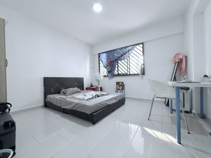 714 Jurong West Street 71 HDB Flat For Sale at S$ 830,000 | PropertyGuru Singapore - Bedroom