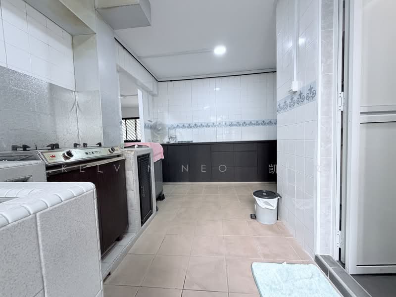 714 Jurong West Street 71 HDB Flat For Sale at S$ 830,000 | PropertyGuru Singapore - Kitchen