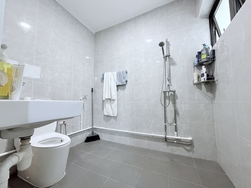 714 Jurong West Street 71 HDB Flat For Sale at S$ 830,000 | PropertyGuru Singapore - Bathroom