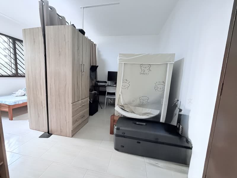 714 Jurong West Street 71 HDB Flat For Sale at S$ 830,000 | PropertyGuru Singapore - Bedroom