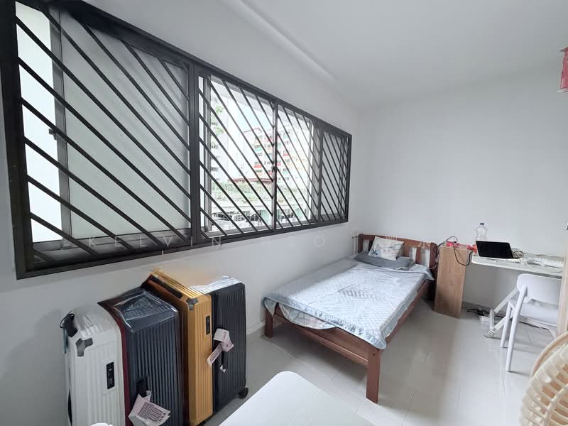 714 Jurong West Street 71 HDB Flat For Sale at S$ 830,000 | PropertyGuru Singapore - Bedroom