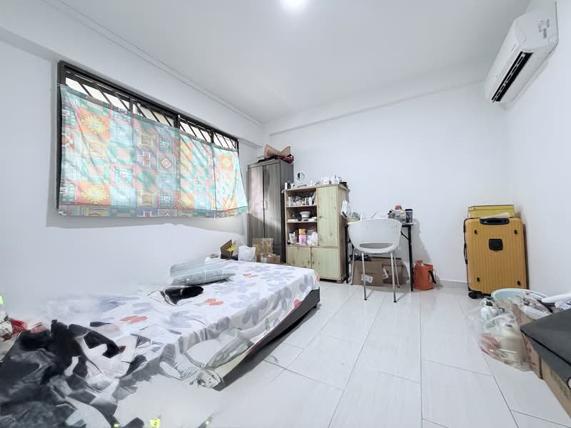 714 Jurong West Street 71 HDB Flat For Sale at S$ 830,000 | PropertyGuru Singapore - Bedroom