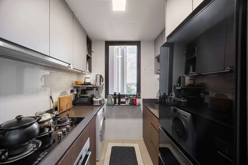 Whistler Grand Condominium For Sale at S$ 2,080,000 | PropertyGuru Singapore - Kitchen