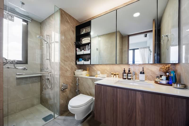 Whistler Grand Condominium For Sale at S$ 2,080,000 | PropertyGuru Singapore - Master Bathroom