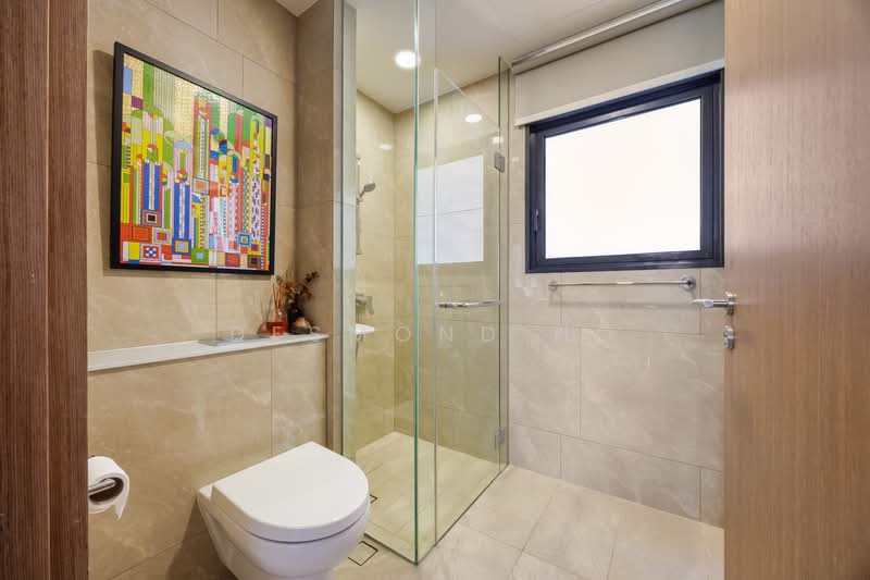 Whistler Grand Condominium For Sale at S$ 2,080,000 | PropertyGuru Singapore - Common Bathroom
