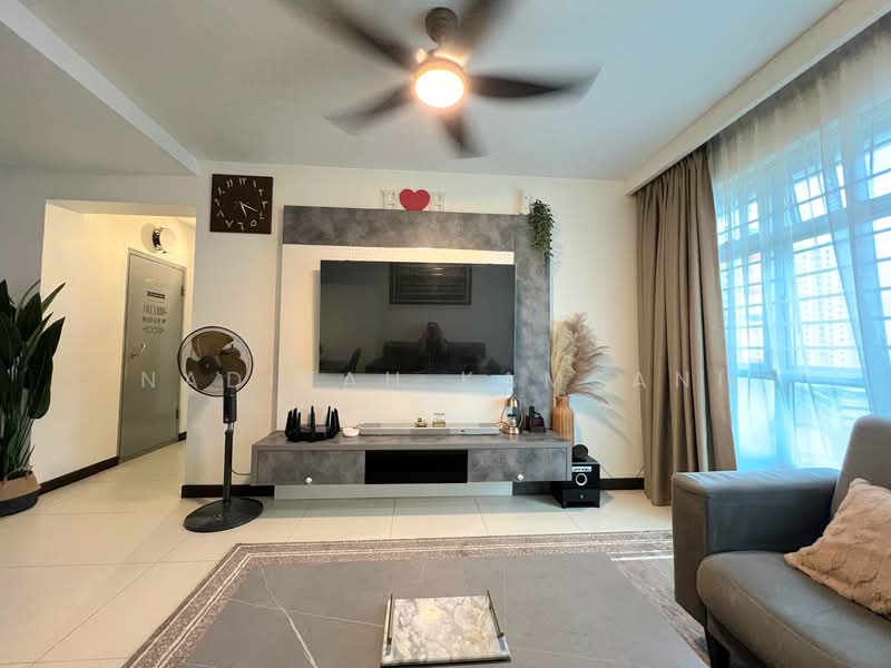 55 Teban Gardens Road HDB Flat For Sale at S$ 680,000 | PropertyGuru Singapore - Living Room