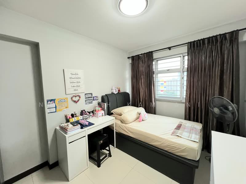 55 Teban Gardens Road HDB Flat For Sale at S$ 680,000 | PropertyGuru Singapore - Bedroom