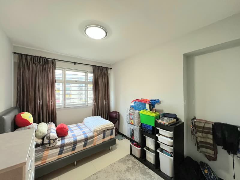55 Teban Gardens Road HDB Flat For Sale at S$ 680,000 | PropertyGuru Singapore - Bedroom
