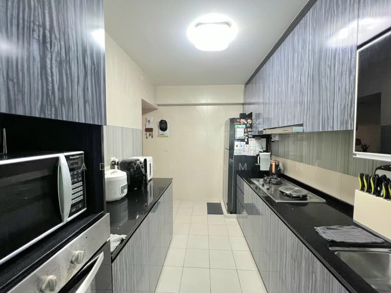 55 Teban Gardens Road HDB Flat For Sale at S$ 680,000 | PropertyGuru Singapore - Kitchen