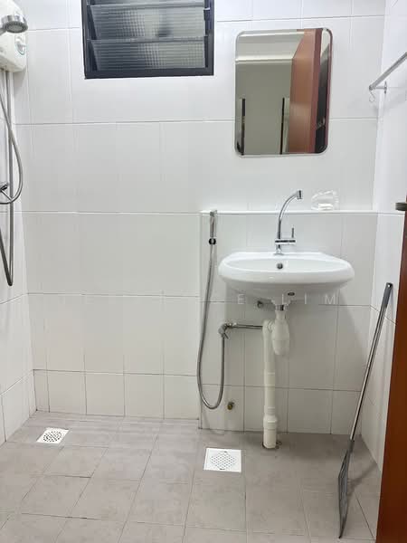 197C Boon Lay Fields, 197C Boon Lay Drive, Room Rental, 100 sqft, HDB Flat For Rent, by Terrance Lim, 500089079 - Bathroom - PropertyGuru.com.sg