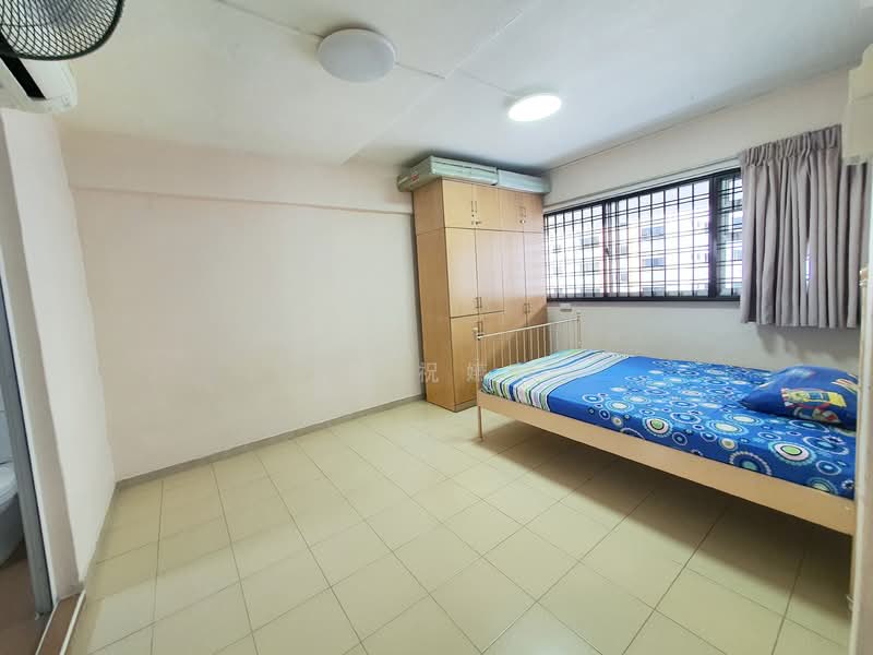 230 Hougang Avenue 1 HDB Flat For Sale at S$ 1,288,000 | PropertyGuru Singapore - Bedroom