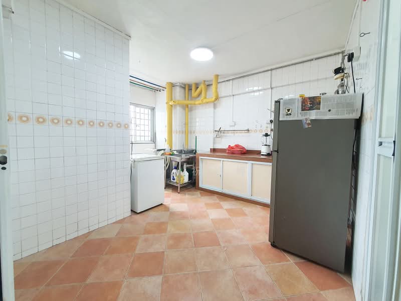 230 Hougang Avenue 1 HDB Flat For Sale at S$ 1,288,000 | PropertyGuru Singapore - Kitchen