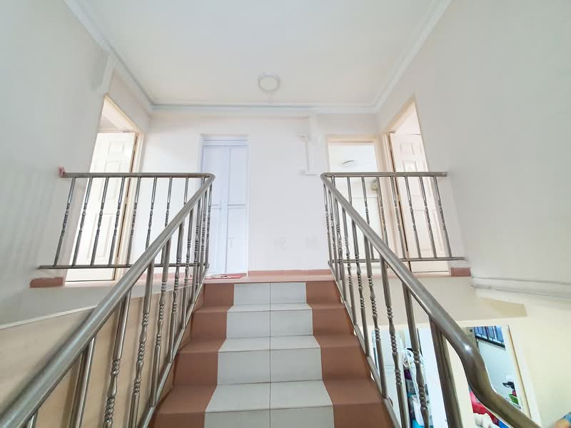 230 Hougang Avenue 1 HDB Flat For Sale at S$ 1,288,000 | PropertyGuru Singapore - Corridor