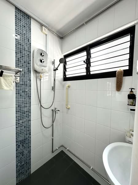148 Yishun Street 11 HDB Flat For Sale at S$ 748,000 | PropertyGuru Singapore - Bathroom