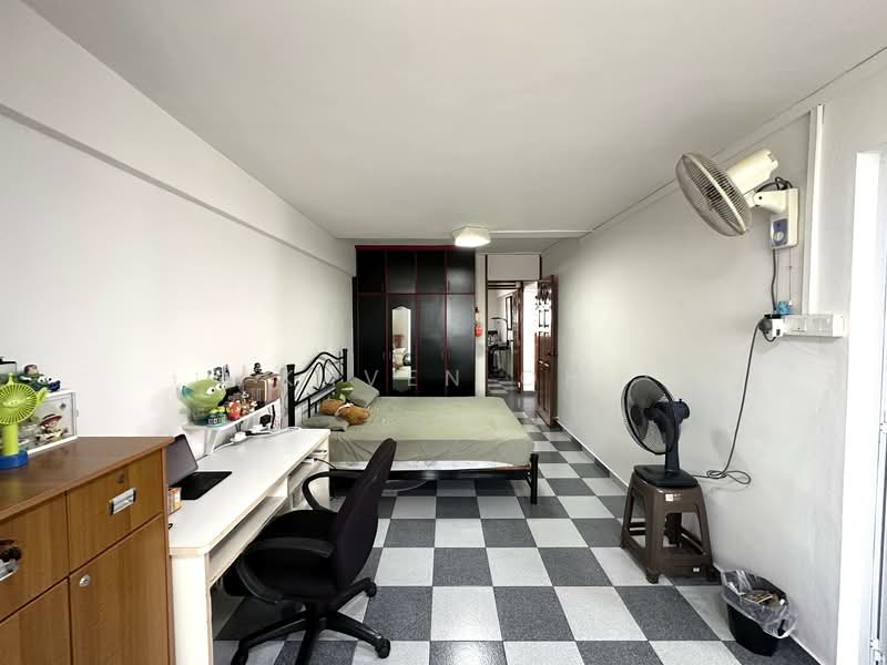 148 Yishun Street 11 HDB Flat For Sale at S$ 748,000 | PropertyGuru Singapore - Bedroom