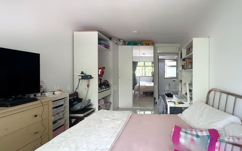 494J  Tampines Street 45 HDB Flat For Sale at S$ 850,000 | PropertyGuru Singapore - Bedroom