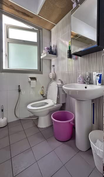 494J  Tampines Street 45 HDB Flat For Sale at S$ 850,000 | PropertyGuru Singapore - Bathroom