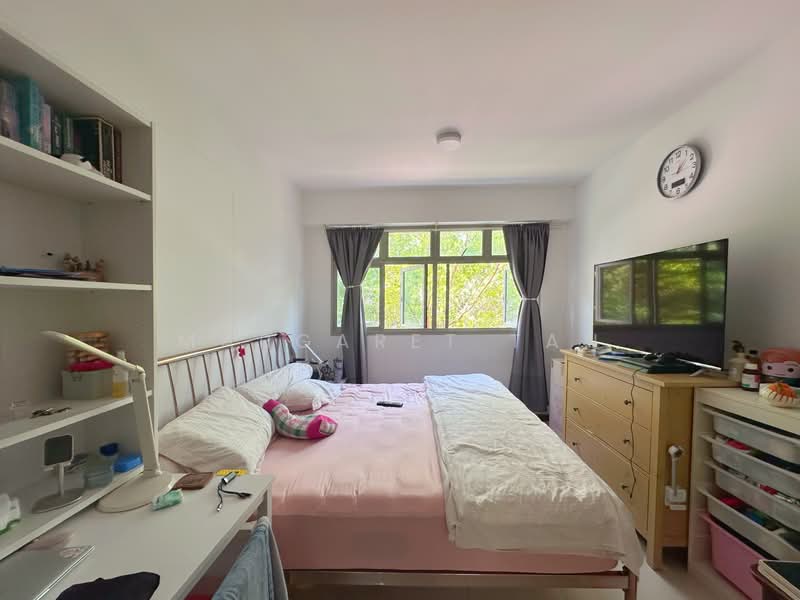 494J  Tampines Street 45 HDB Flat For Sale at S$ 850,000 | PropertyGuru Singapore - Bedroom