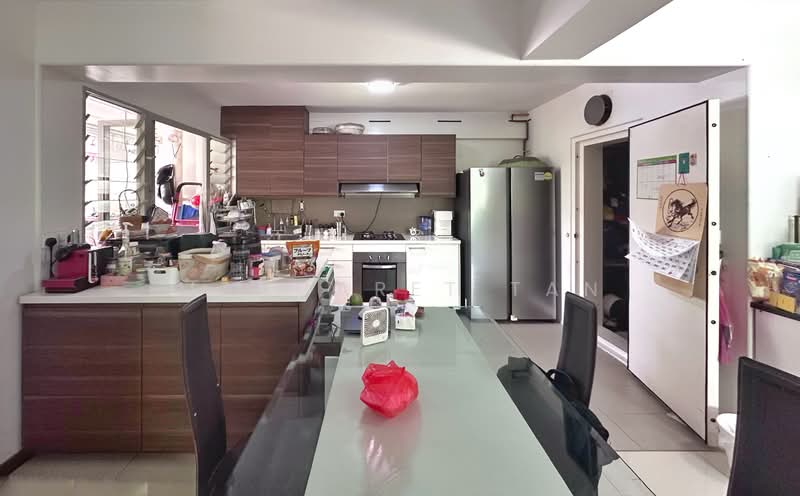 494J  Tampines Street 45 HDB Flat For Sale at S$ 850,000 | PropertyGuru Singapore - Kitchen