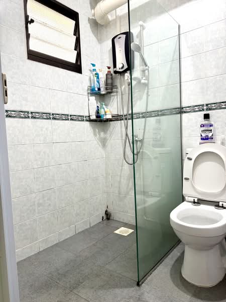 420 Canberra Road, 420 Canberra Road, 3 Bedrooms, 1,184 sqft, HDB Flat For Rent, by Alvin Yap, 500089088 - Bathroom - PropertyGuru.com.sg