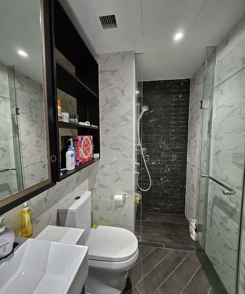 Mayfair Gardens Condominium For Sale at S$ 1,999,000 | PropertyGuru Singapore - Bathroom
