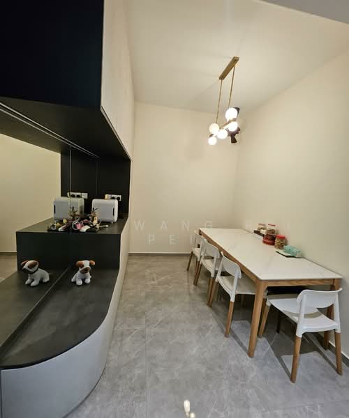 Mayfair Gardens Condominium For Sale at S$ 1,999,000 | PropertyGuru Singapore - Dining Room