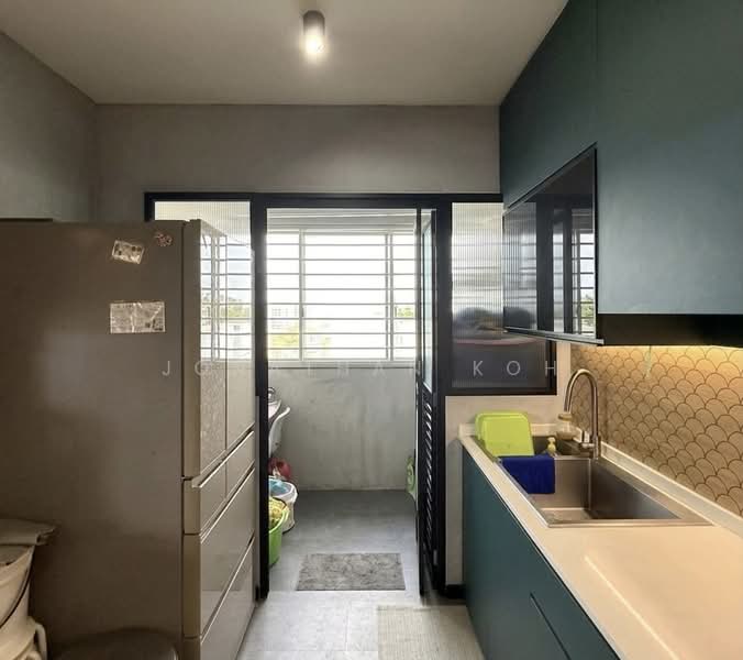 409D Northshore Drive HDB Flat For Sale at S$ 749,999 | PropertyGuru Singapore - Kitchen