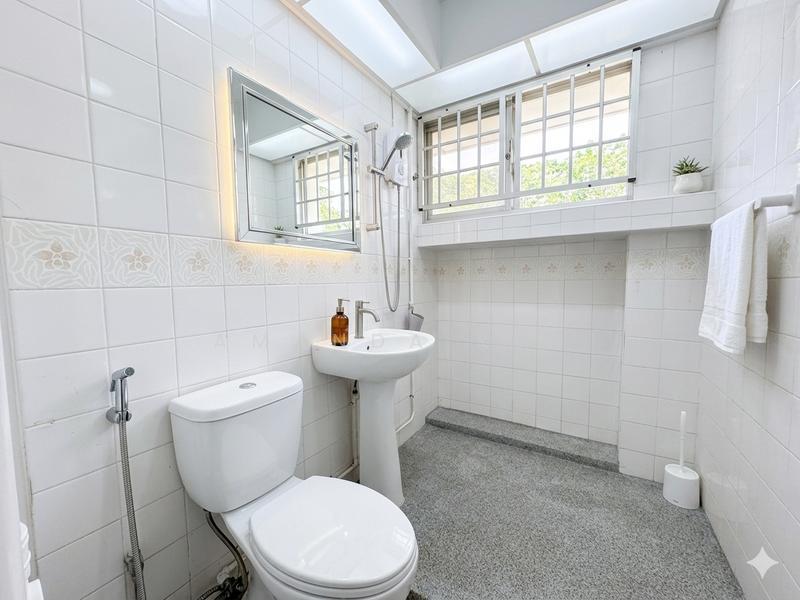 751 Pasir Ris Street 71 HDB Flat For Sale at S$ 650,000 | PropertyGuru Singapore - Bathroom